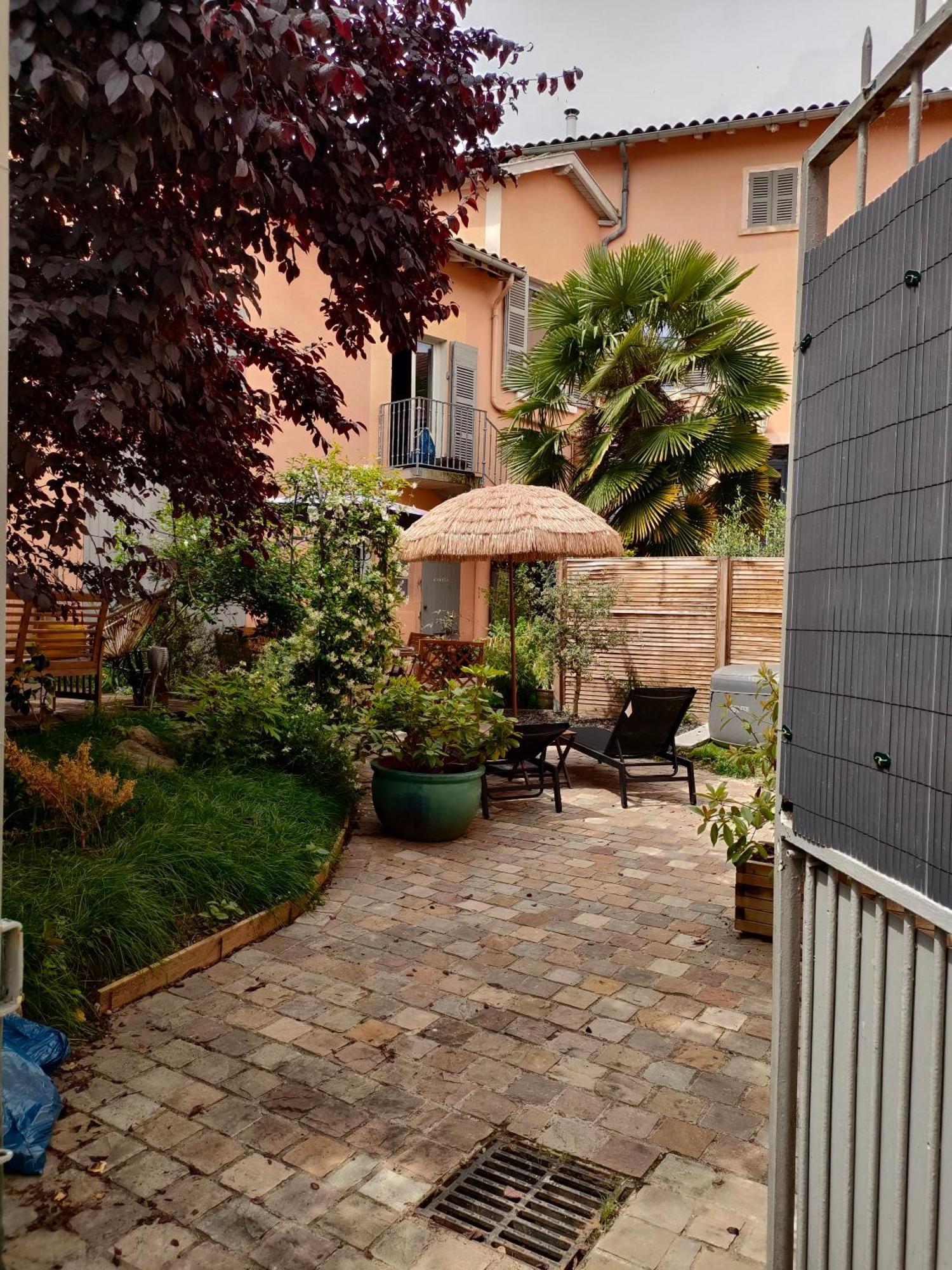 La Chamade En Beaujolais Bed & Breakfast Anse Exterior photo