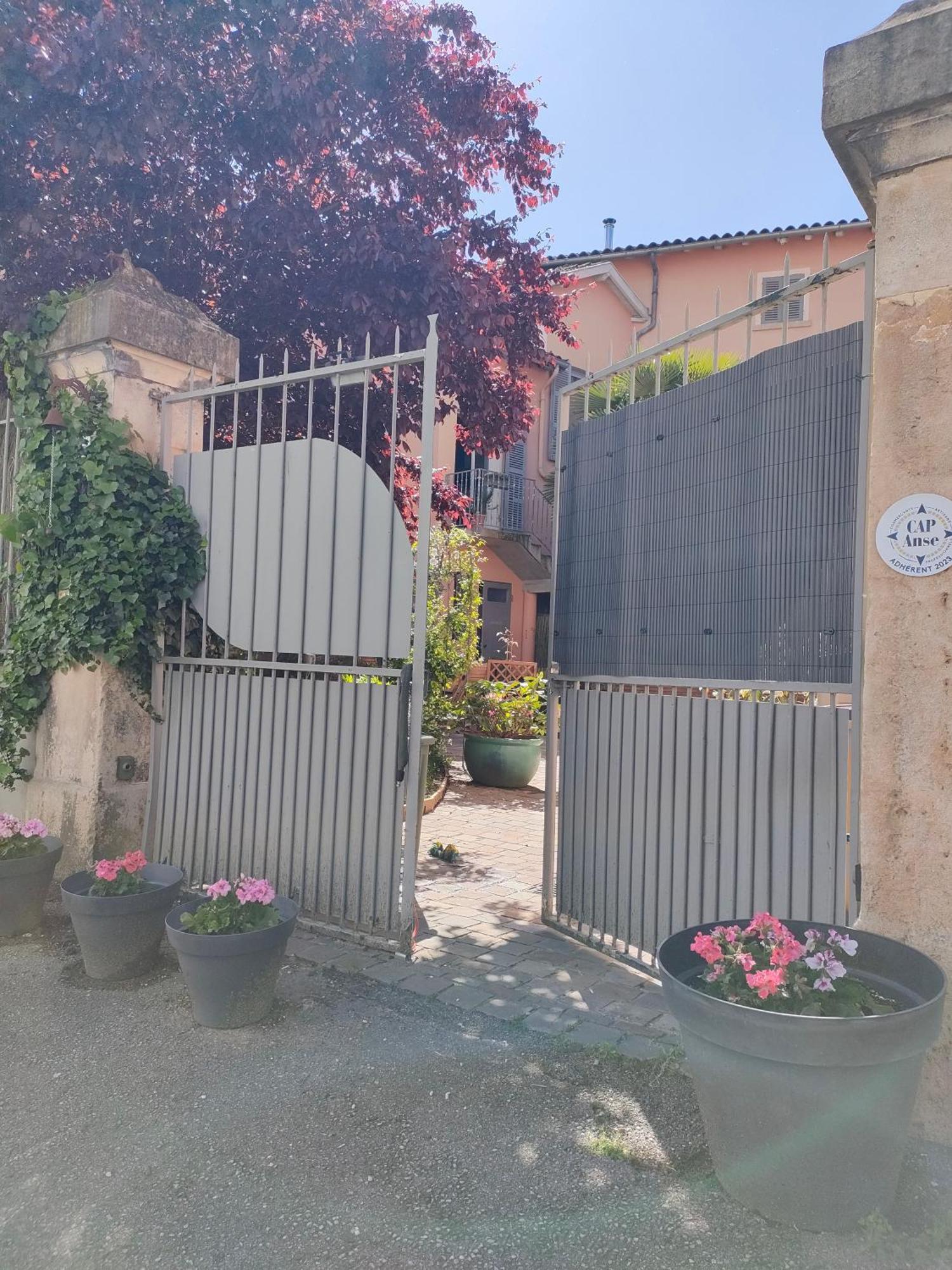 La Chamade En Beaujolais Bed & Breakfast Anse Exterior photo